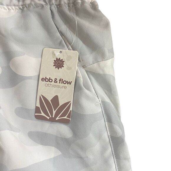 Ebb & Flow athleisure NWT medium camo design shorts drawstring - Picture 4 of 4